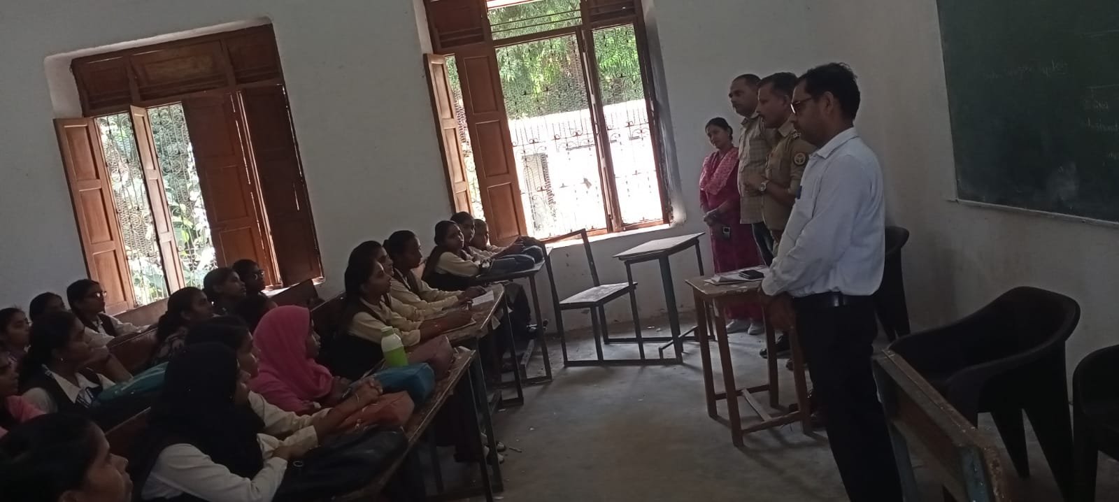 BASTI मिशन शक्ति फेज 5 कार्यक्रम में नारी शशक्तिकरण, बालिकाओं को सुरक्षात्मक पहलुओं को समझाते हुए