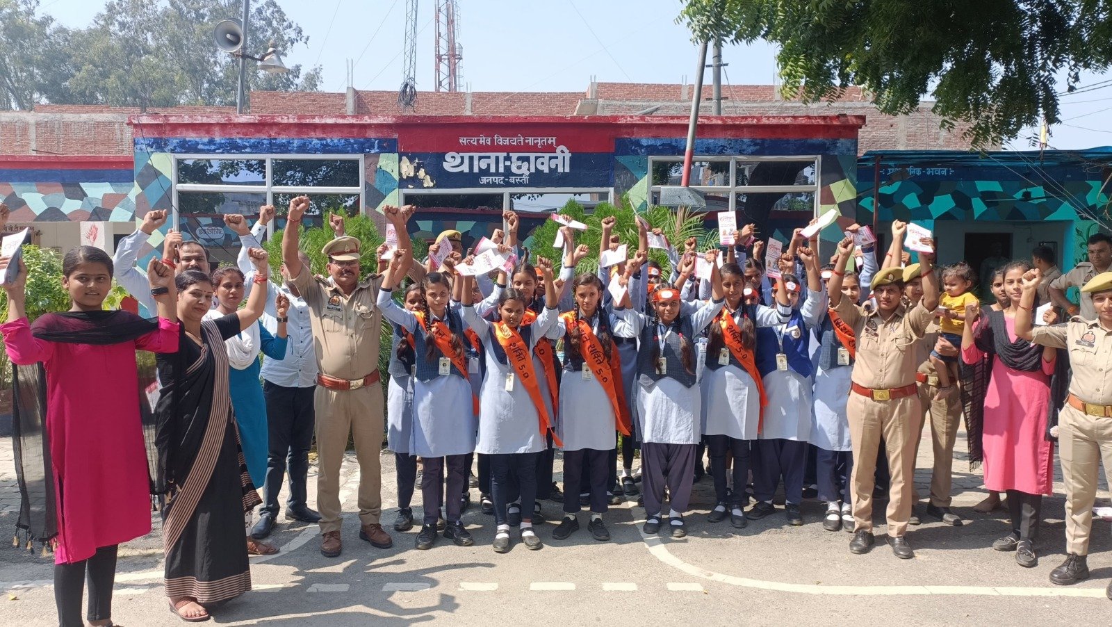 BASTI शांति देवी आर्यन सिंह मेमोरियल कॉन्वेंट एकेडमी देवखर की 12वीं की छात्रा काजल गौतम को बनाया गया एक दिन का सांकेतिक कोतवाल