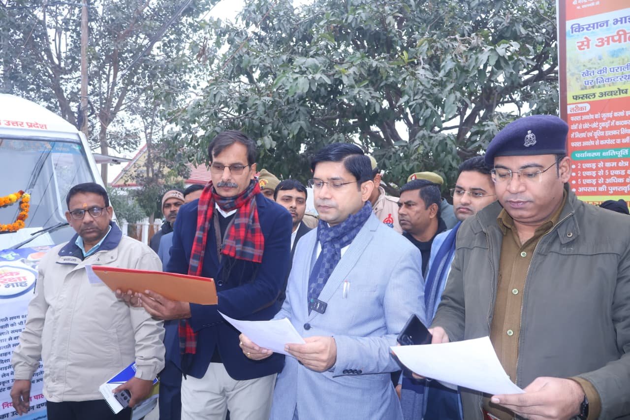 SAMBHAL क्षेत्राधिकारी प्रदीप कुमार ने दिखाई जागरूकता वाहन रैली को हरी झंडी