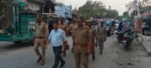 सेमरी कस्बे में शांति व्यवस्था को लेकर पैदल गश्त, प्रशासन रहा मुस्तैद 