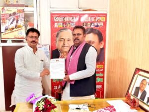 सुलतानपुर नगर पालिका परिषद की मुखर आवाज, कर्मचारी नेता विजय यादव को सपा मुखिया अखिलेश यादव ने दिया तोहफा