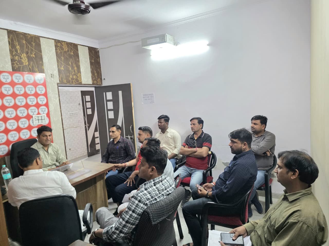 टोंक 5 अप्रैल।टोंक से एस रहमान कि रिपोर्ट।भारतीय जनता पार्टी के 47 वें स्थापना दिवस के अवसर पर जिला संगोष्ठी एवं वरिष्ठ कार्यकर्ता सम्मान