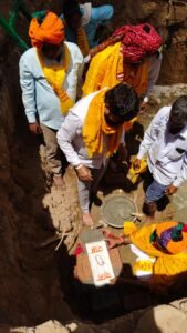टोंक से एस रहमान कि रिपोर्ट।चारनेट में भव्य श्री दर्रा बालाजी मंदिर निर्माण का शुभारंभ, नींव शिलान्यास एवं भूमि पूजन सम्पन्न हुआ।